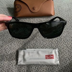 Black Rayban Wayfarer - New
